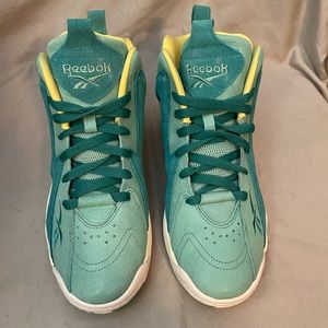 Reebok Kamikaze kids size 5